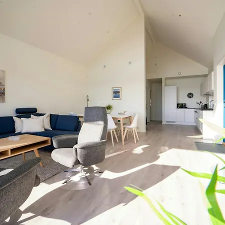 Modern With Sea View In Hébergement de vacances Borhaug