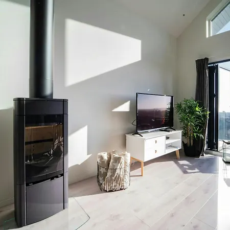 Hébergement de vacances Modern With Sea View In *