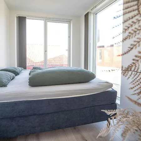 Modern With Sea View In Hébergement de vacances *