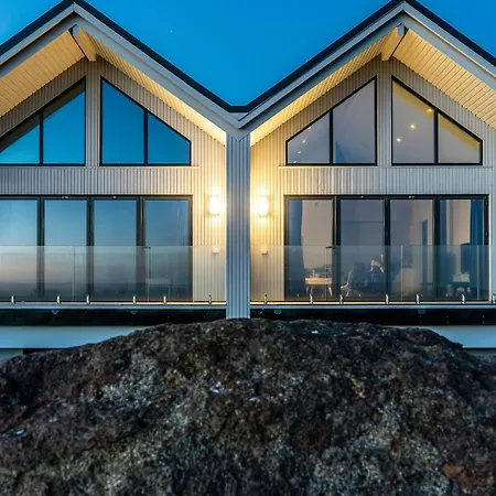 Modern With Sea View In Hébergement de vacances Borhaug