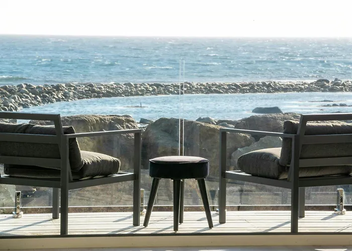 Modern With Sea View In Hébergement de vacances Borhaug